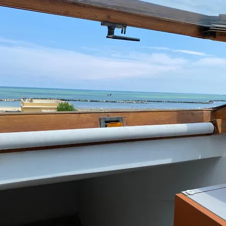 Mansarda Fronte Mare Viserbella 리미니